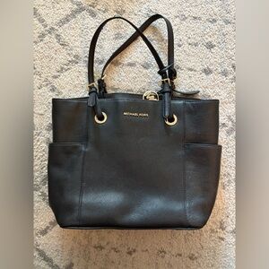 Michael Kors Jet Set Medium Pebbled Leather Tote – Black